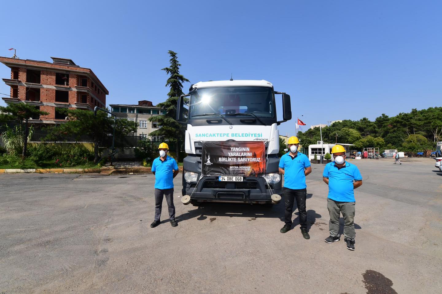 Sancaktepe Belediyesi Manavgat'ta  araç yolladı